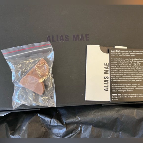 Gorgeous! Snake skin heels !!!! New in box never worn!!!! - Picture 11 of 11